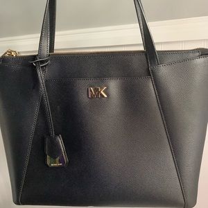 Michael Kors Bags - Michael Kors tote great condition Michael Kors Bags - Michael Kors tote great condition